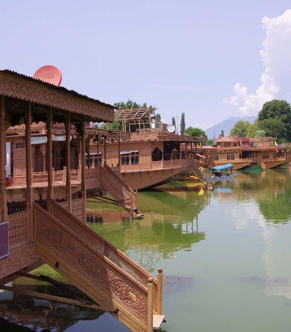 Houseboat Stay
